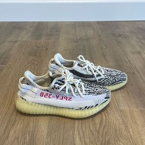 Men’s Adidas Yeezy Boost 350 V2 in Zebra. Size 6.5. Lightly used!